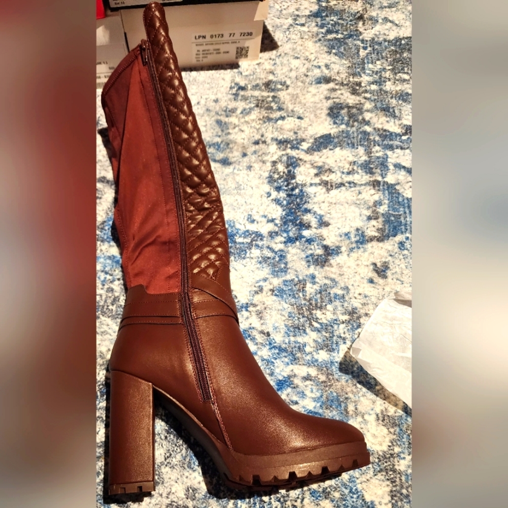 Heeled boot oxblood